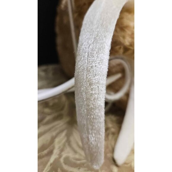 Sunny & Charmming Daisy Crown Headband - Picture 3 of 5